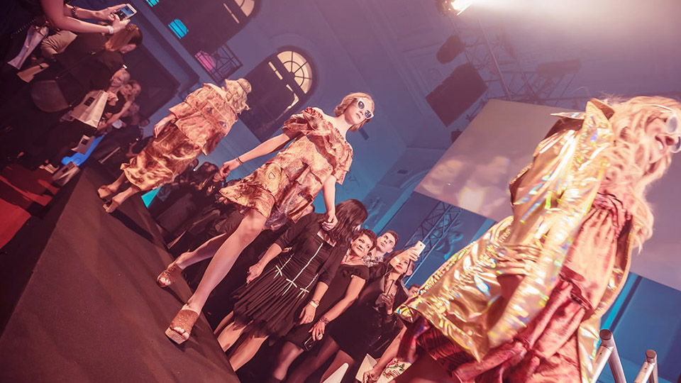 Die FACE AND FASHION Show mit den Models am Laufsteg - Aufnahmen aus dem Jahr 2019