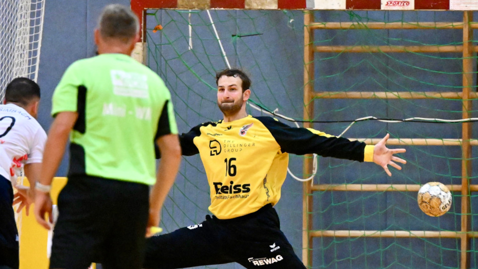 Torhüter #16 Felix Schmidl brachte in der letzten Viertelstunde Ruhe und Routine ins Spiel 