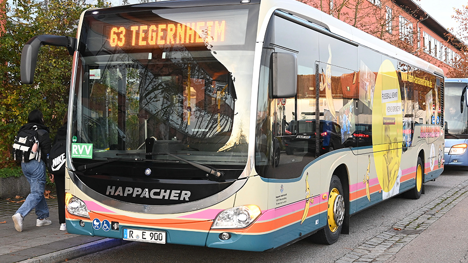 Bus der Linie 63, auf der Tegernheim steht.