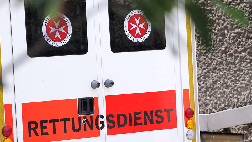 Krankenwagen mit der Aufschrift "Rettungsdienst"