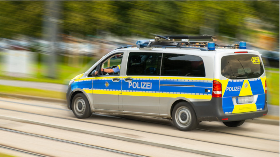 Ein Polizeifahrzeug im Einsatz