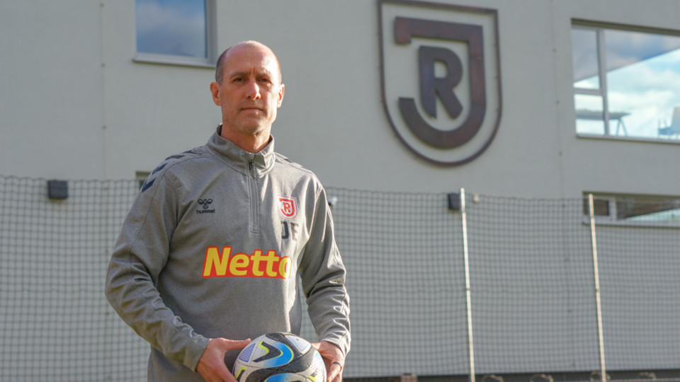 Chef Trainer des SSV Jahn Joe Enochs