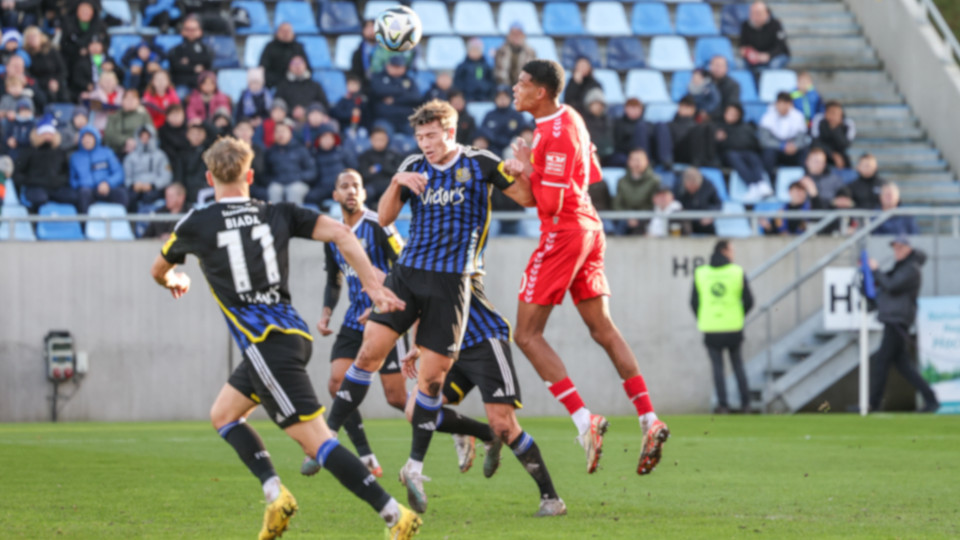 Die Jahnelf im Spiel gegen Saarbrücken