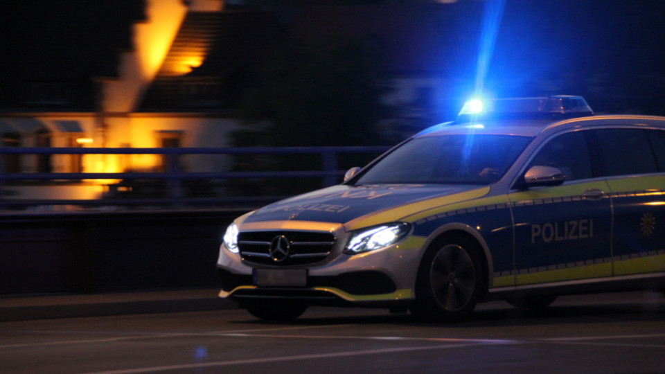 Ein Polizeifahrzeuge im Einsatz