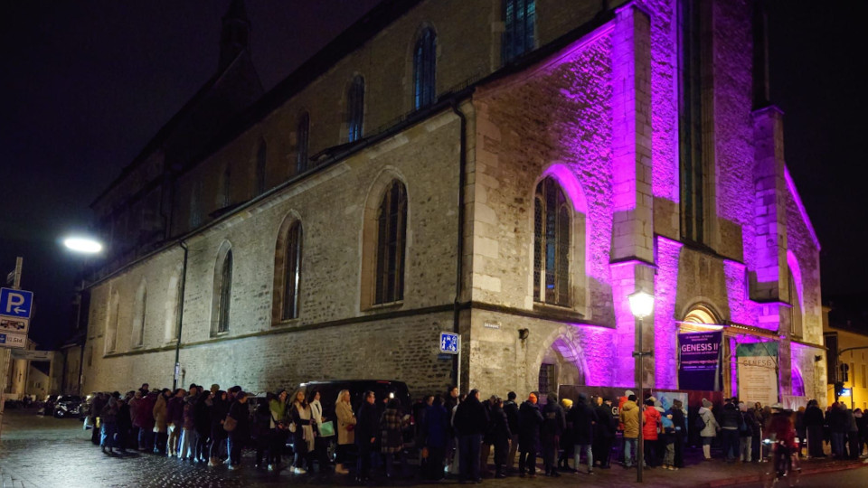 Besucherandrang bei Genesis II in der Minoritenkirche