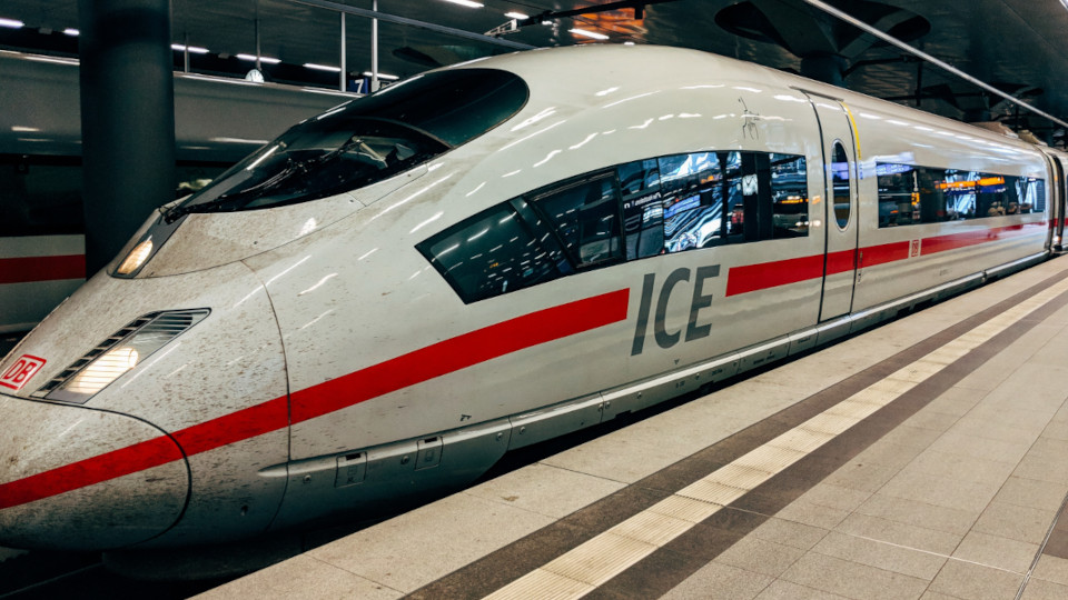 Ein ICE der Deutschen Bahn