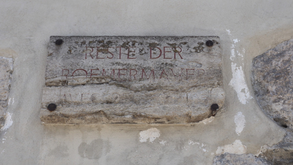 Überreste einer alten römischen Mauer in Regensburg