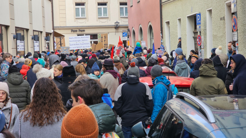 regensburg geht auf die barrikaden buerger stehen auf gegen rechts2 960x540