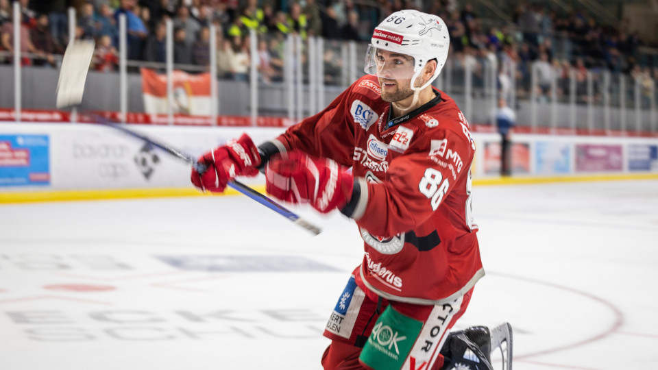 Stürmer Radim Matus der Eisbären Regensburg