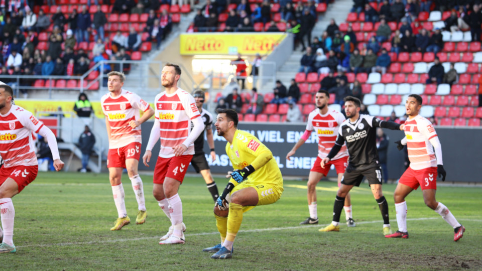 SSV Jahn im Spiel gegen Arminia Bielefeld
