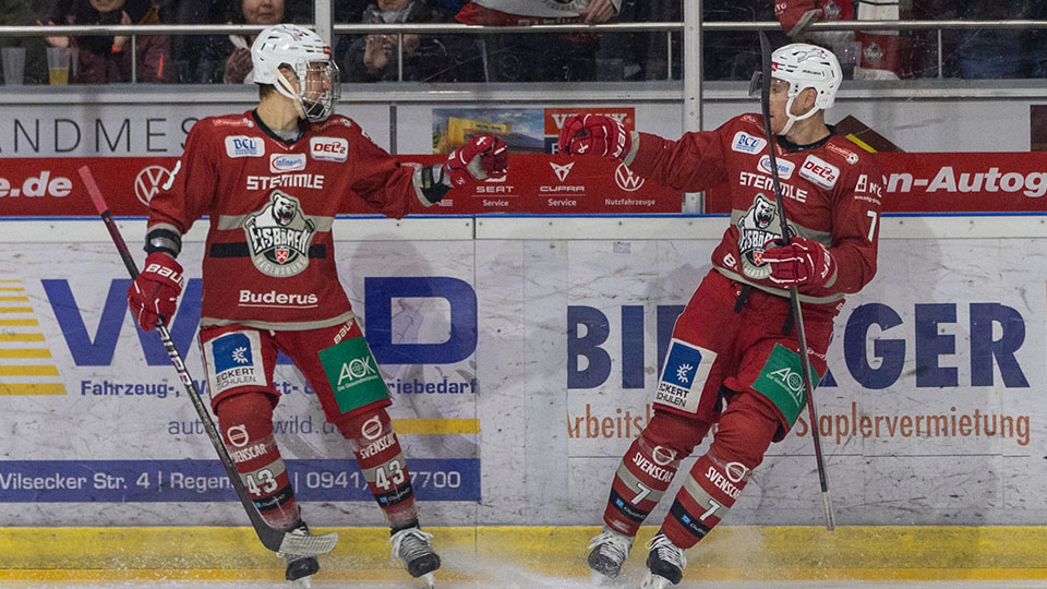 Eisbären Regensburg bei ihrem Spiel gegen die Bietigheim Steelers