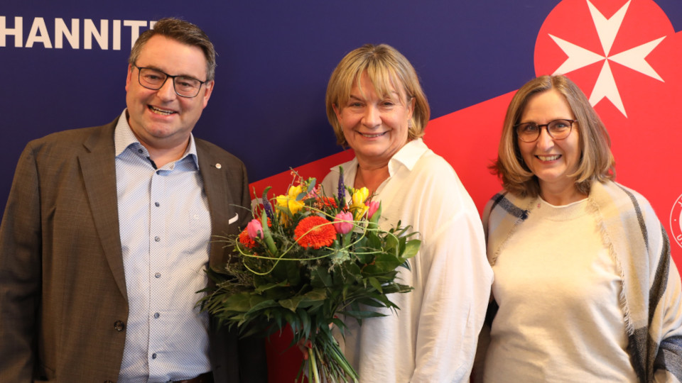 Martin Steinkirchner, Mitglied des Regionalvorstands der Johanniter in Ostbayern, Christine Kocur, ehemalige Leitung der Johanniter-Krabbelstube „Blumenstraße, Sylvia Meyer, Sachgebietsleitung Kindereinrichtungen der Johanniter in Ostbayern