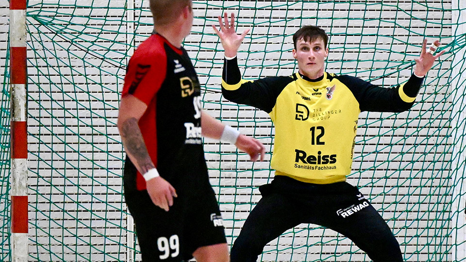 Torhüter der Regensburg Adler #12 Lars Göbel ist dieses Mal wieder mit dabei.