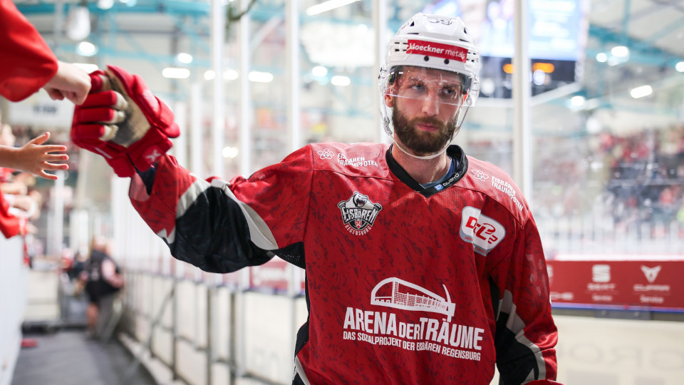 Eisbären Kapitän Stürmer Nicola Gayovski