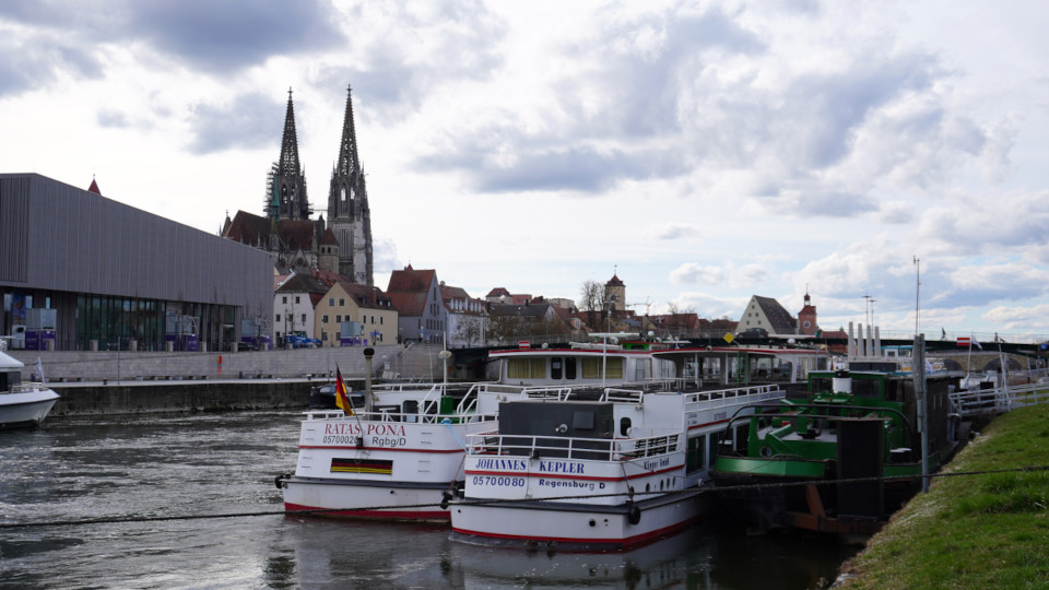 Zwei Donauschiffe