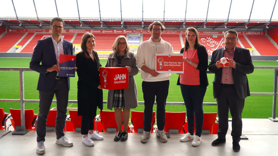 Die Vertreter von SSV Jahn und Johanniter