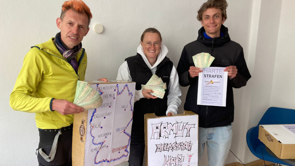 Gastfreundschaft hilft e.V. überreicht 162 Streifentickets an Regensburger Hilfsorganisationen