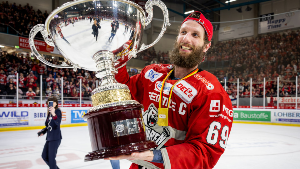 EBR Spieler mit Pokal