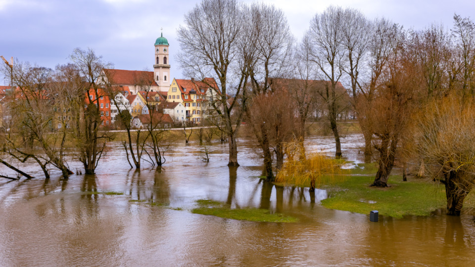 Symbolbild: Hochwasser in Regensburg, Blick Richtung Stadtamhof