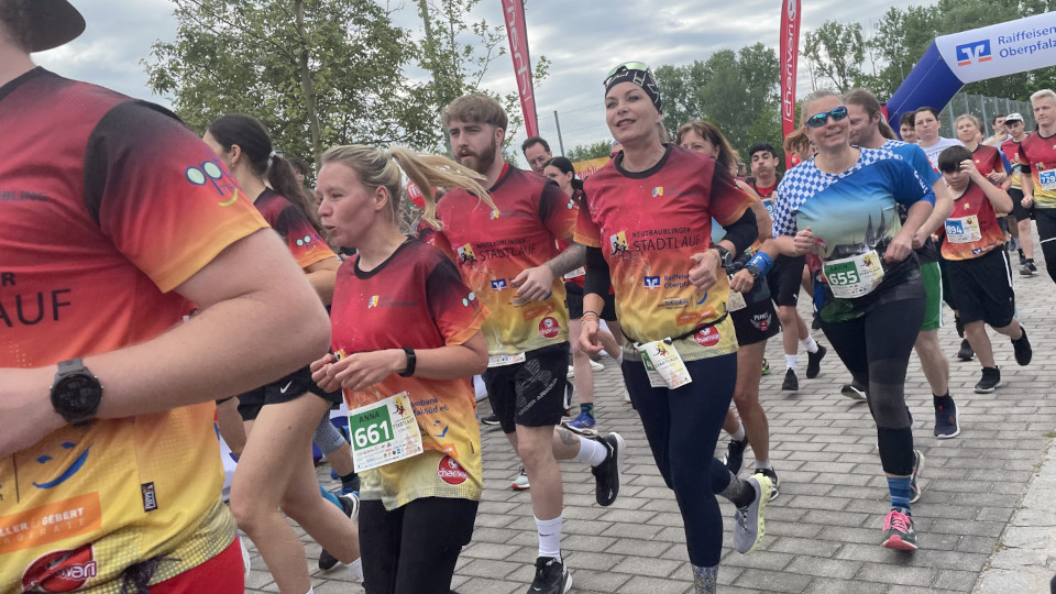 Teilnehmer am Start beim großen Lauffest in Neutraubling