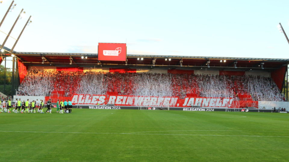 Fußballplatz und Stadion des SSV Jahn Regensburg