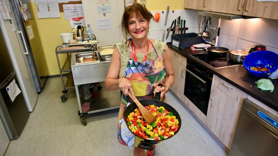 Annette Bayer beim kochen
