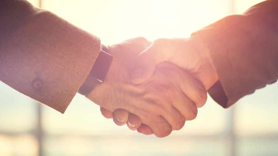 Symbolbild Händedruck