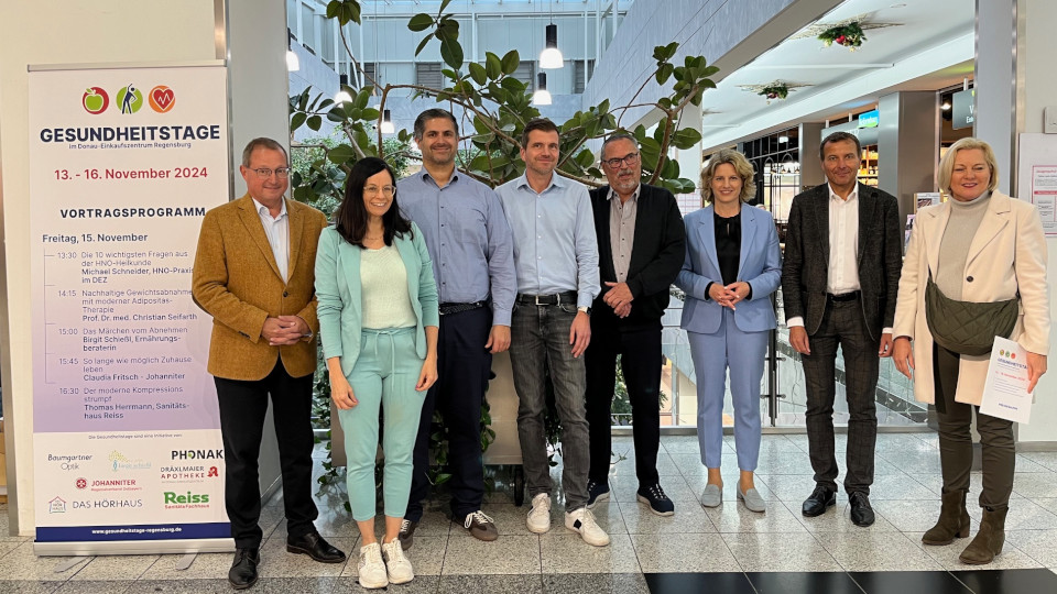 Gruppenfoto der teilnehmenden Geschäftspartner