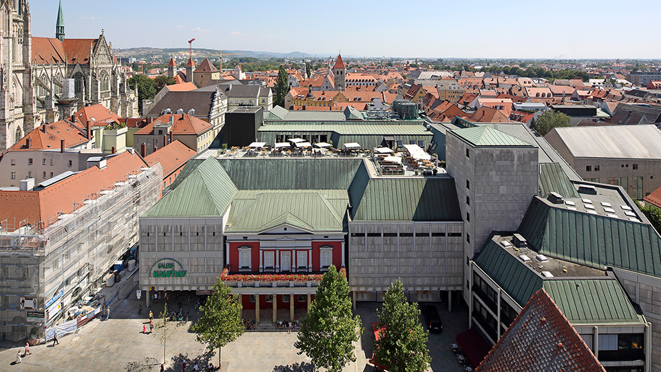 Aufnahme vom Galeria Kaufhof-Gebäude in Regensburg