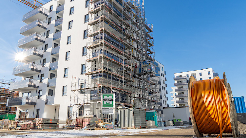 Foto von einem Haus mit Glasfaserrolle