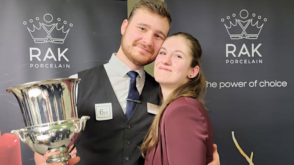 Johann Schindler mit seinem Pokal