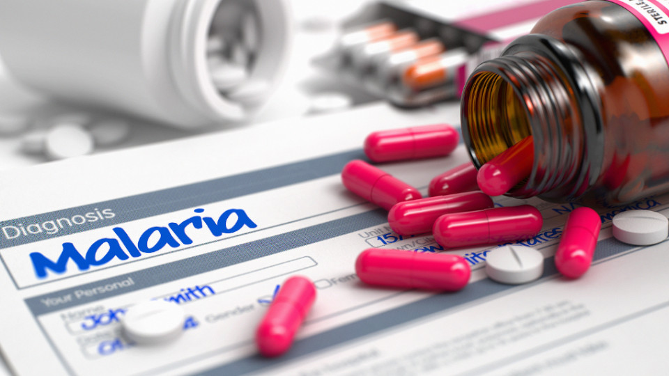 Symbolbild: Tabletten und ein Rezept für Malaria