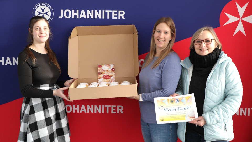 Marina Dorer, Sachbearbeitung Vorstandssekretariat, Julia Seier, Assistentin des Regionalvorstandes, Lydia Lehner, Vertreterin Lions Club Regensburg Therese von Bayern