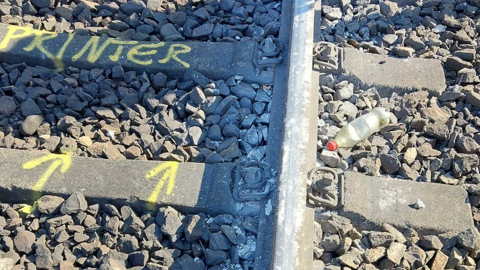 Steinmehlspuren am Schienenkopf