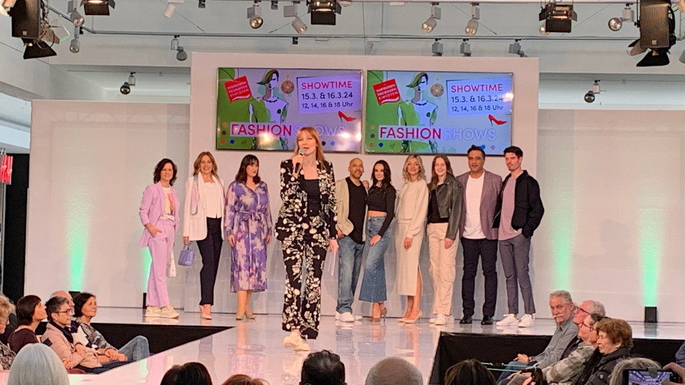 Frauen auf dem Catwalk