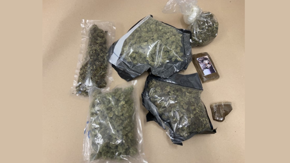 Drogen auf dem Tisch