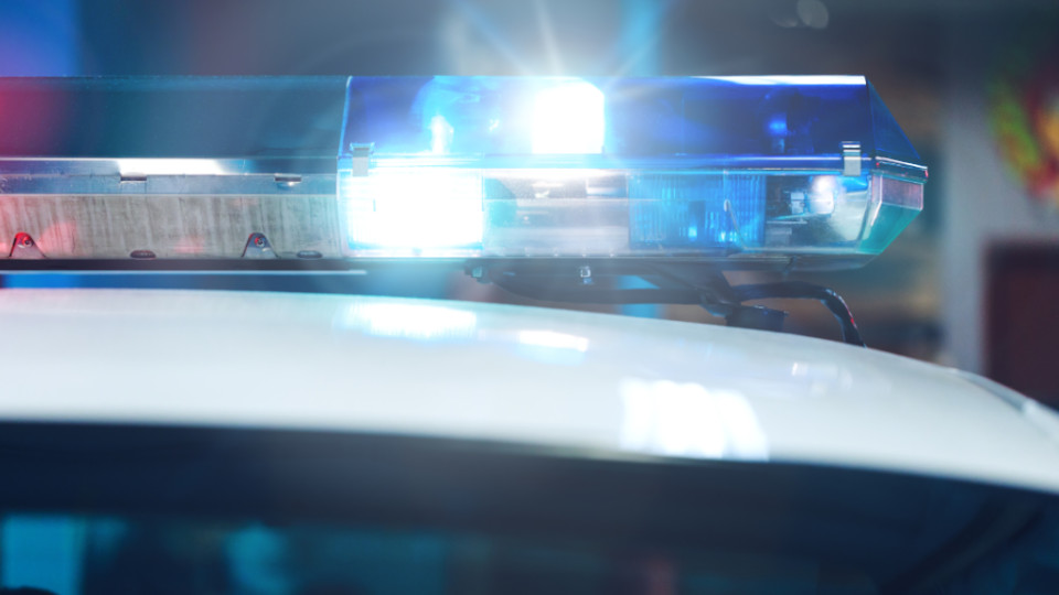 Polizeisirene eines Polizeiwagens leuchtet