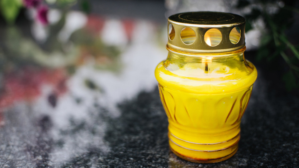 Symbolbild: Grab Kerze