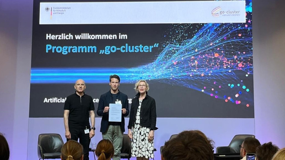 Uwe Pfeil, Clustermanager AIR Artificial Intelligence Regensburg, Philipp Berr, Stadt Regensburg, Amt für Wirtschaft und Wissenschaft, Sabine Maass, BMWE