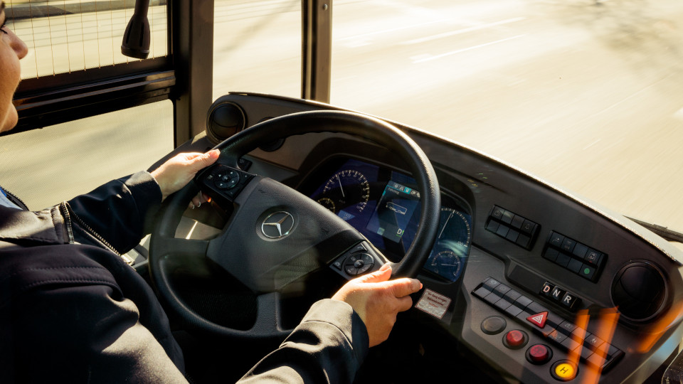 Busfahrerin bei der Arbeit