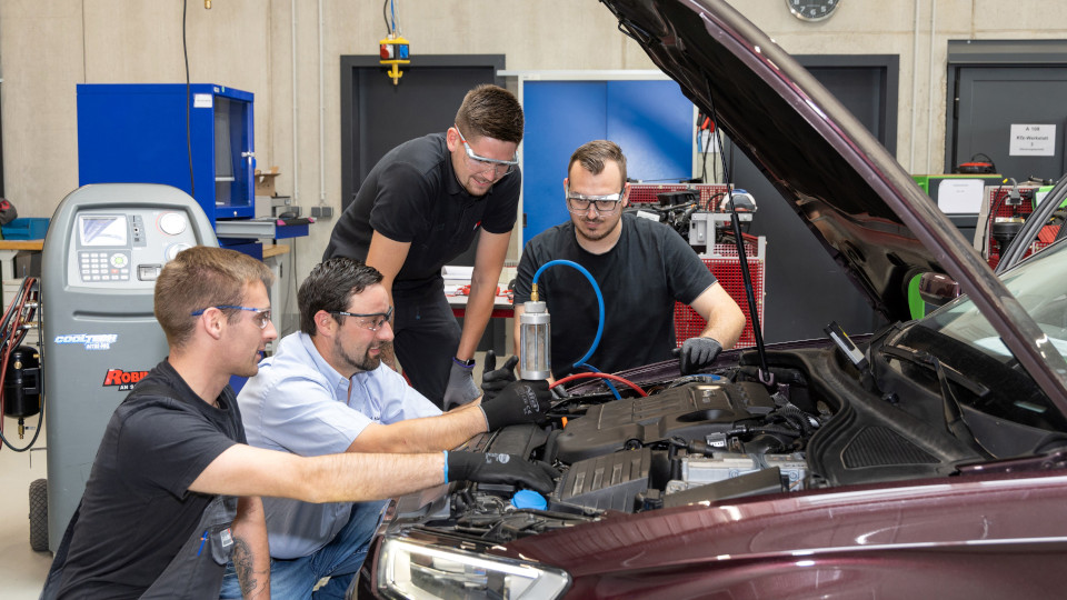 Einer der beliebtesten Ausbildungsberufe im ostbayerischen Handwerk ist in diesem Jahr der Kfz-Mechatroniker.
