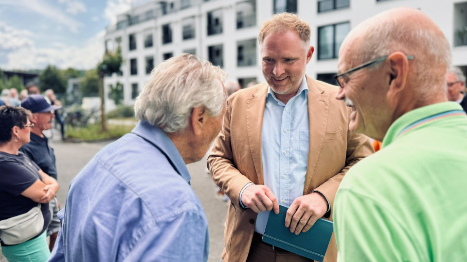 Peter Aumer im Gespräch mit Bürgerinnen und Bürger