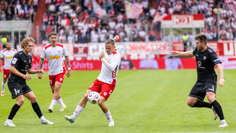 Fußballspieler auf dem Rasen