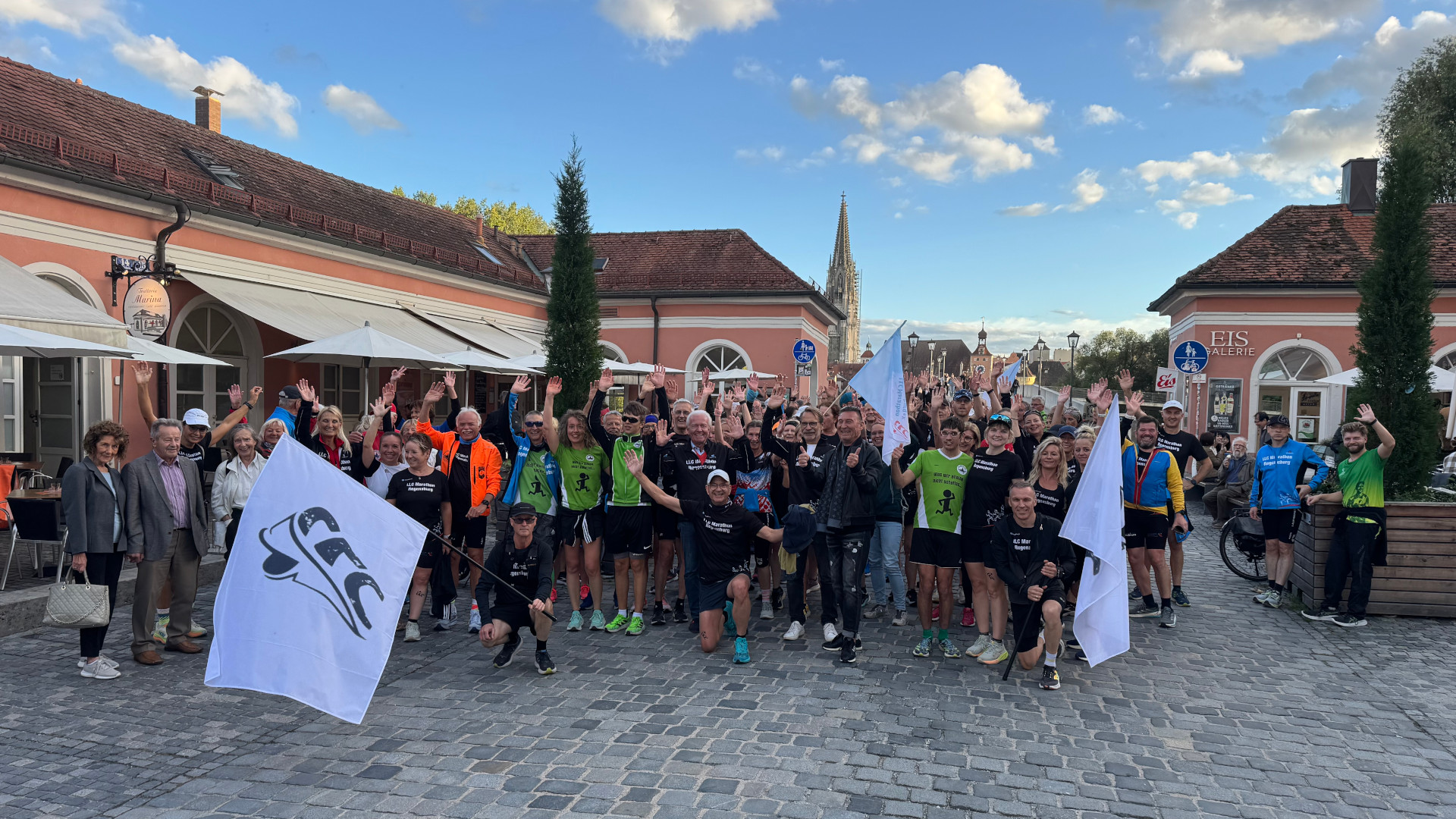 Gruppenfoto der Teilnehmerinnen und Teilnehmer