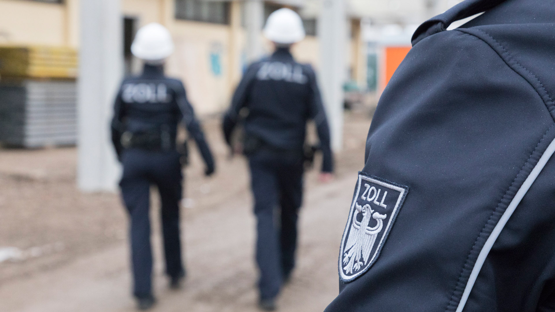 Zollbeamte bei der Arbeit