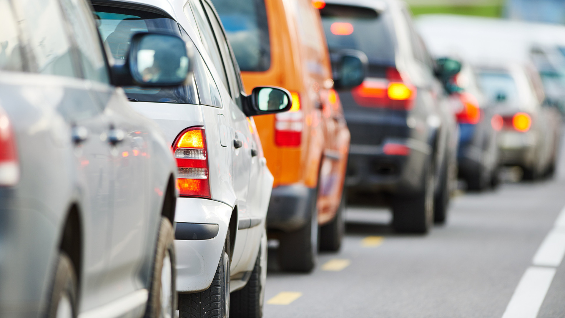 Symbolbild: Autos stehen im Stau