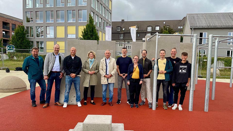 Eröffnung der neuen Grünanlage in Regensburg, gemeinsam mit Bürgermeisterin Astrid Freudenstein (4.v.l.) und Bürgermeister Ludwig Artinger (5.v.l.).  