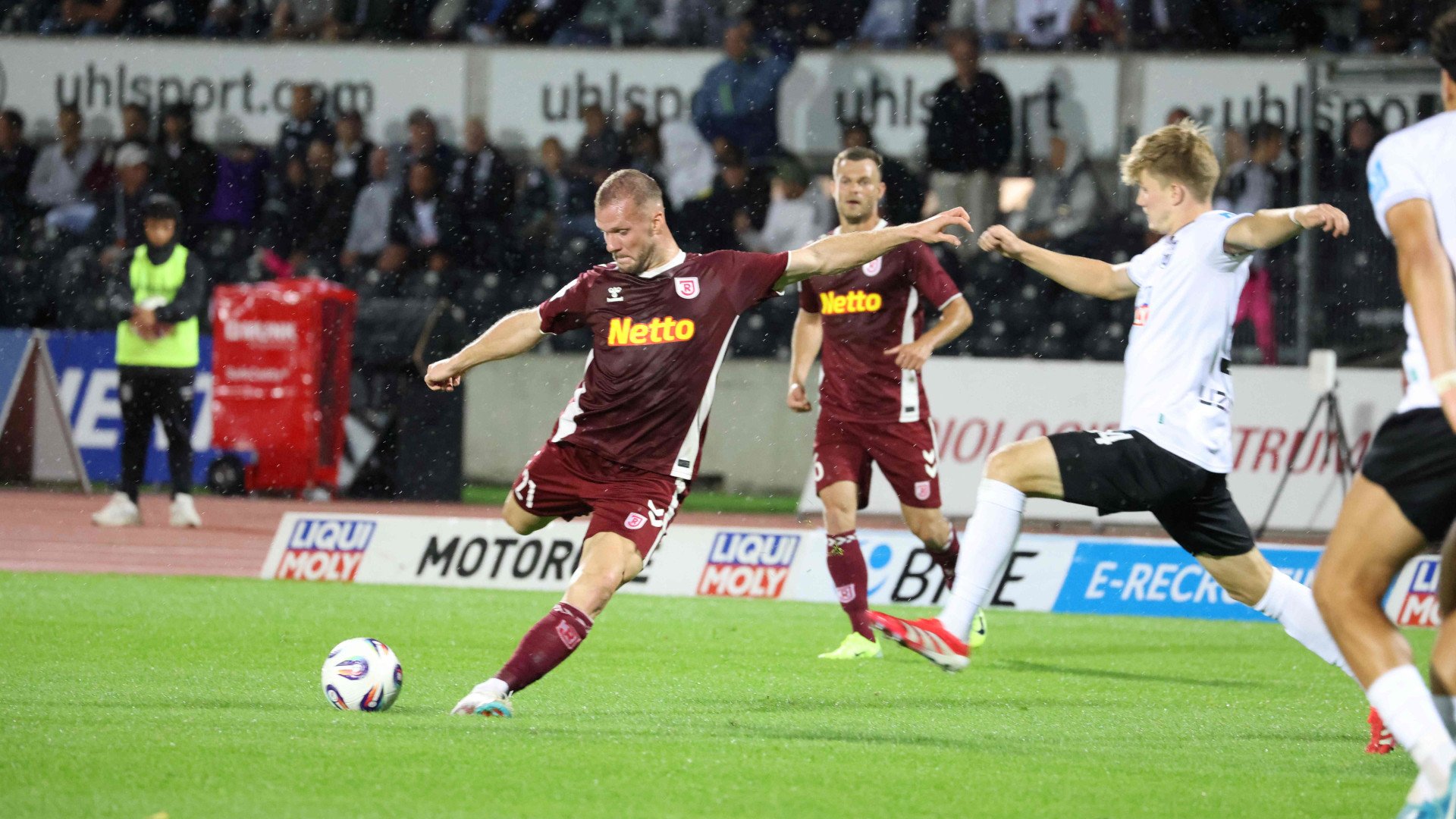 Fußballspieler auf dem Rasen