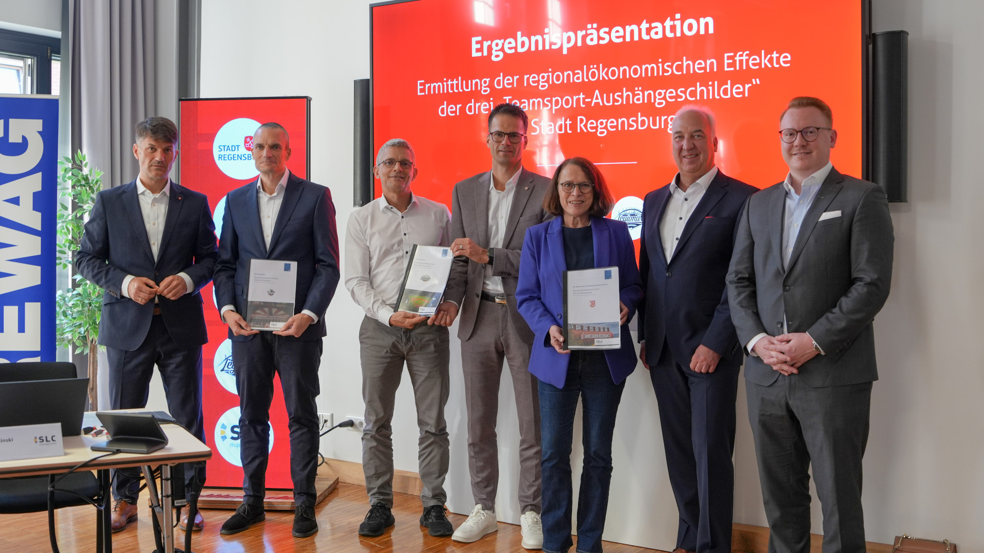 Gruppenfoto der Ergebnispräsentation