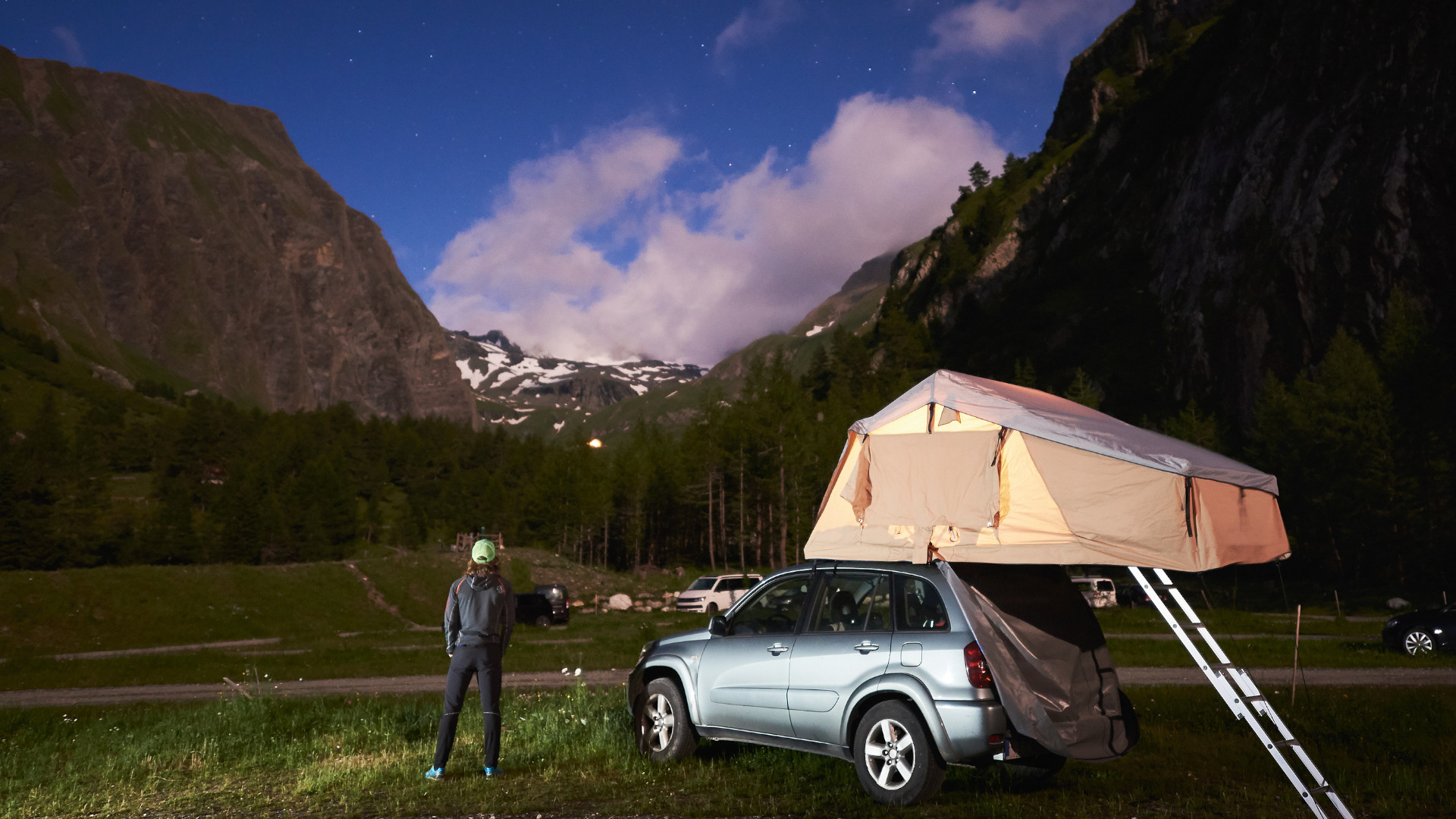Dachzelt auf einem Auto